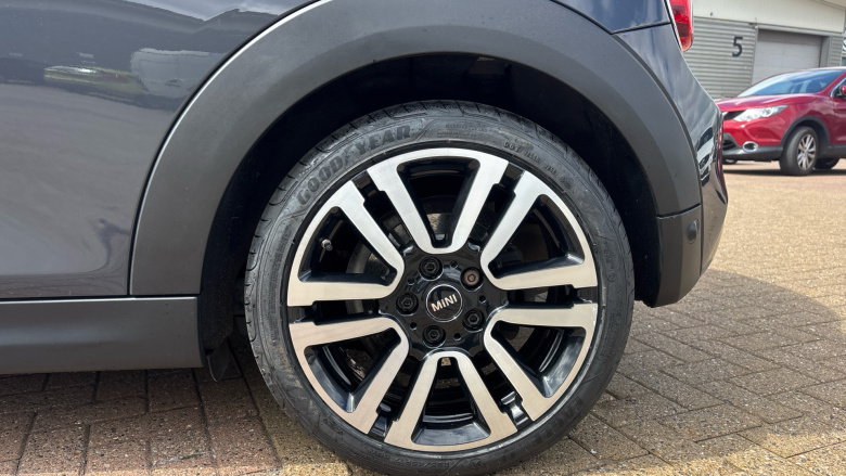 MINI Hatchback 2.0 Cooper S Exclusive II 3dr [Comfort/Nav Pack] Petrol Hatchback